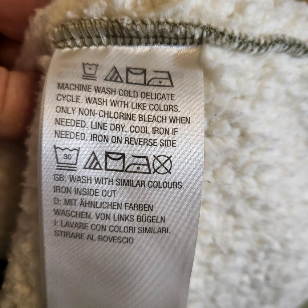 d&co Naturals Faux Suede to Sherpa Reversible Vest XL Olive - Picture 6 of 8